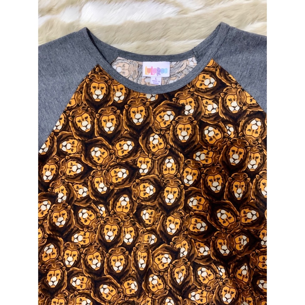 LULAROE Grey Lions Head Print 3/4 Sleeve Shirt - Picture 2 of 4